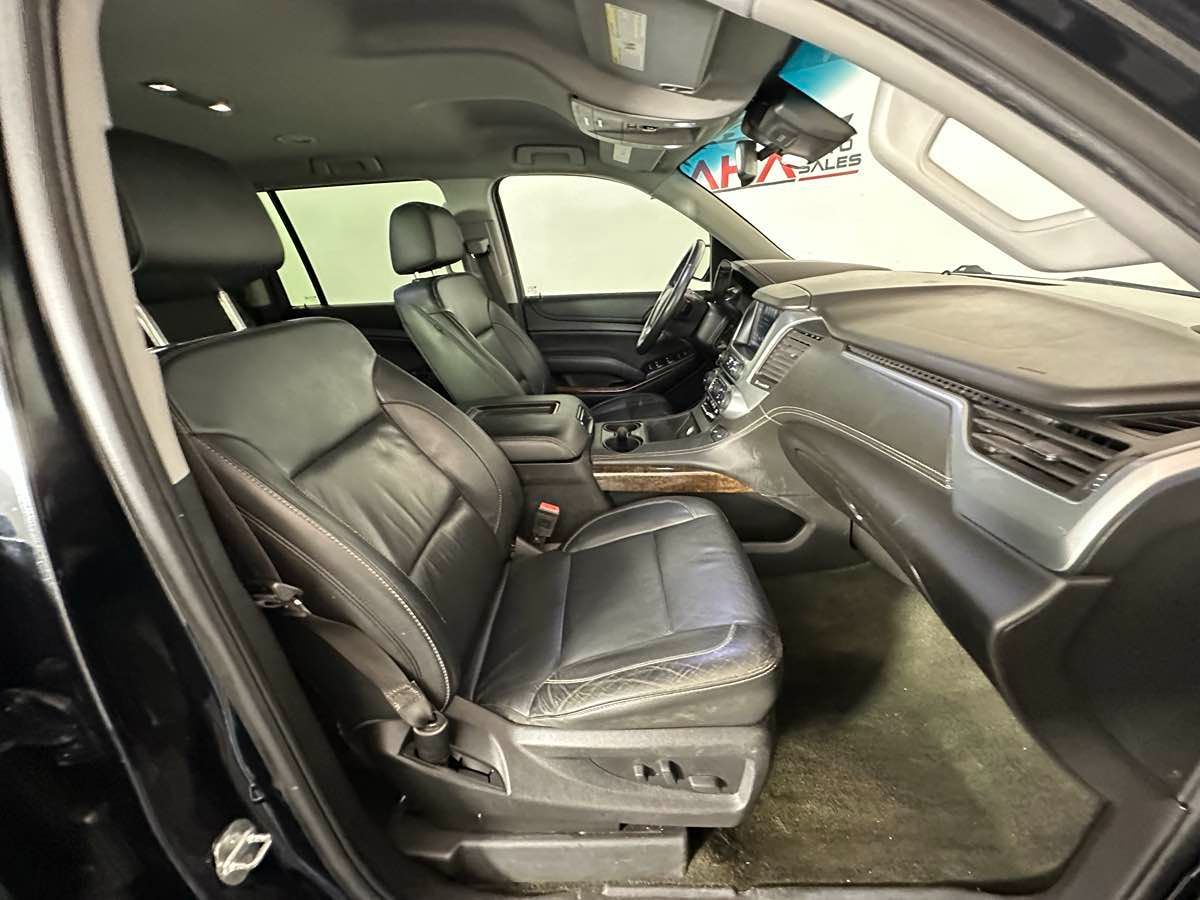 2018 Chevrolet Suburban LT photo 19