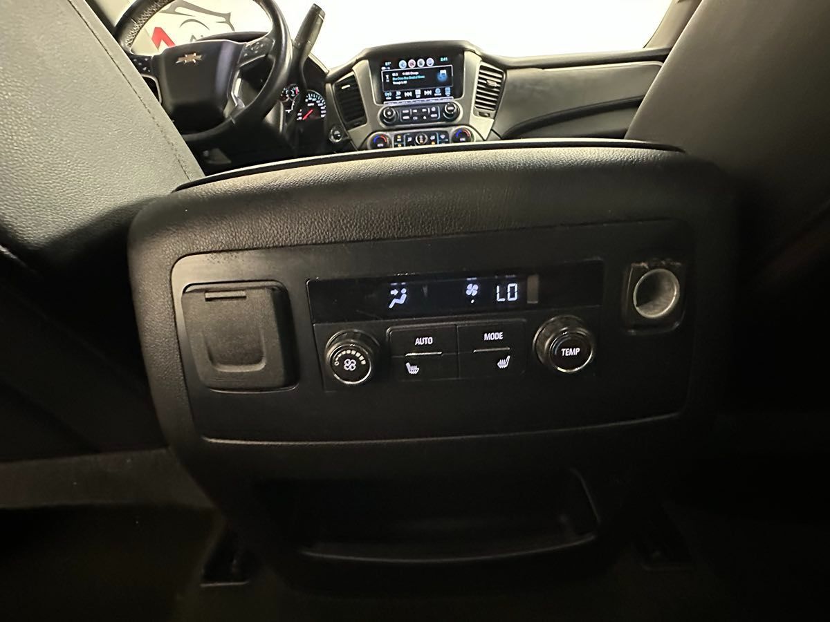 2018 Chevrolet Suburban LT photo 20