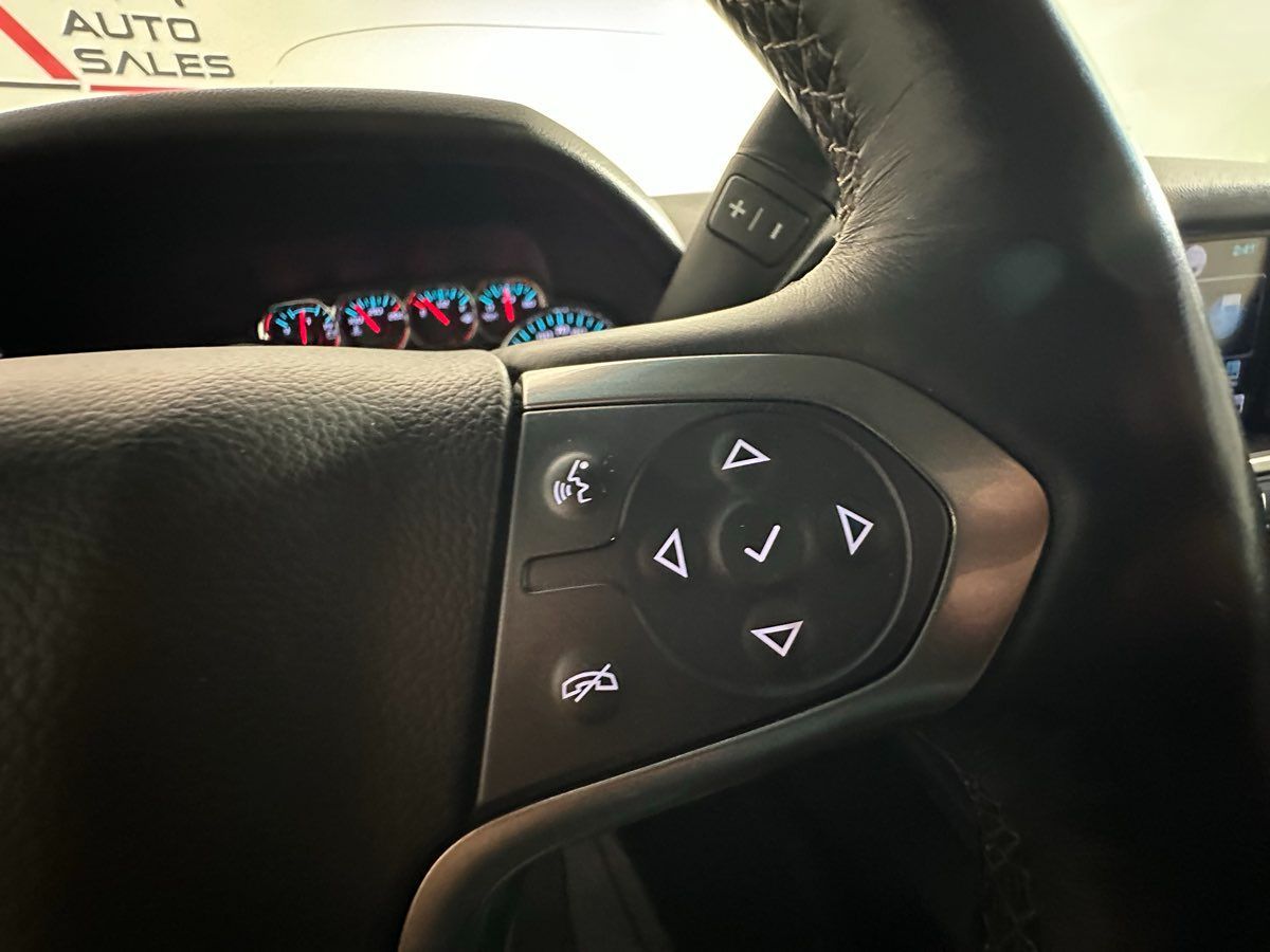 2018 Chevrolet Suburban LT photo 22