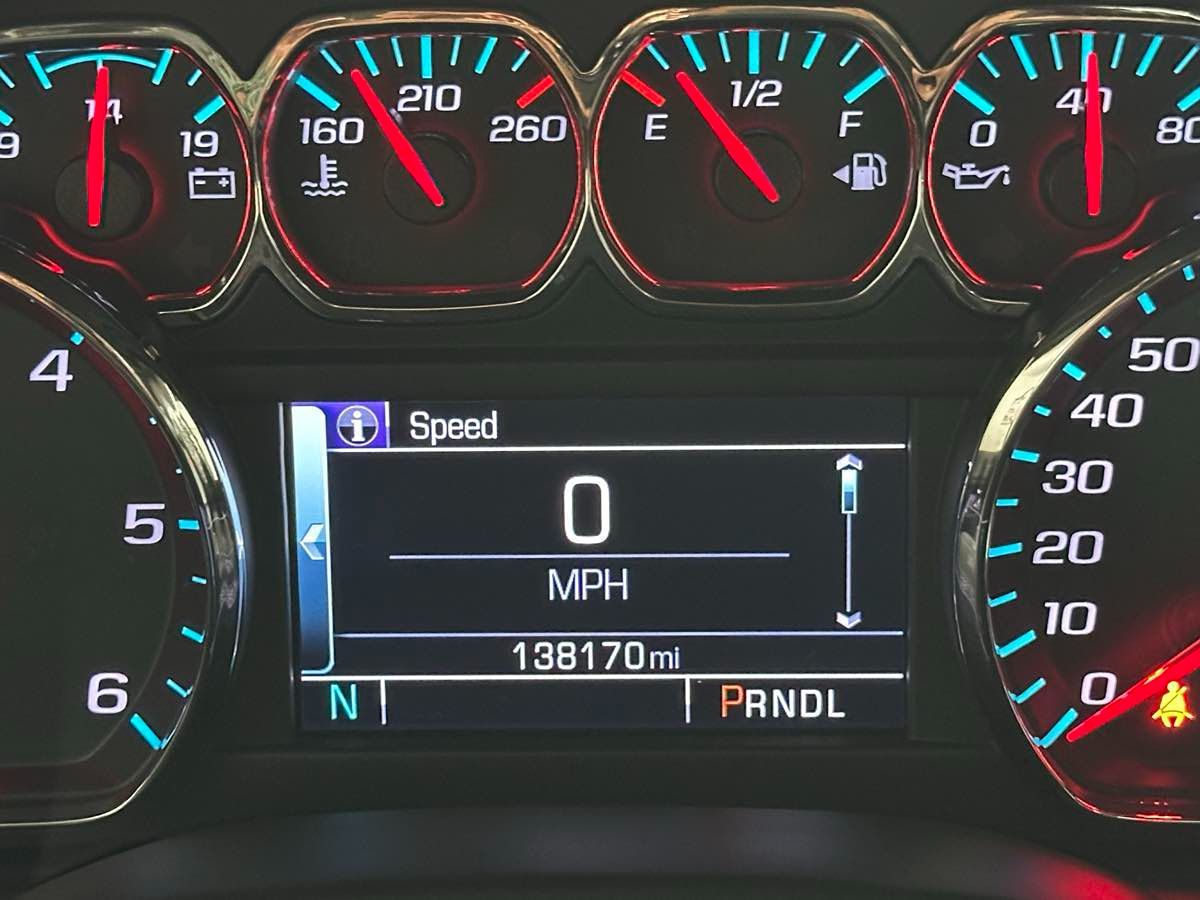 2018 Chevrolet Suburban LT photo 23