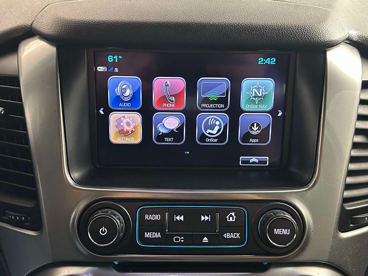 2018 Chevrolet Suburban LT photo 25