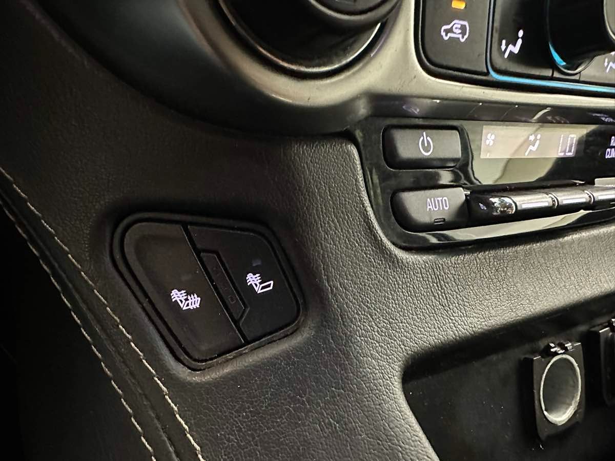 2018 Chevrolet Suburban LT photo 29