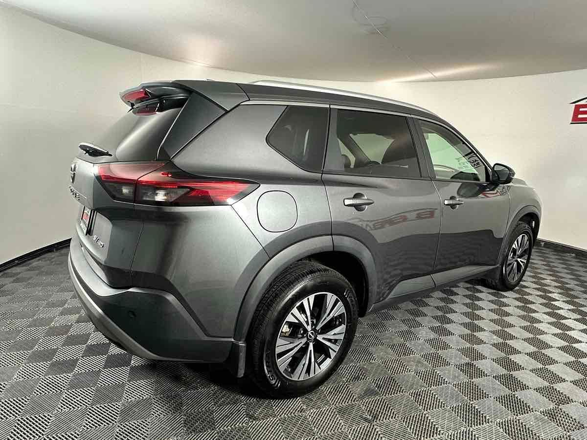 2022 Nissan Rogue SV photo 6