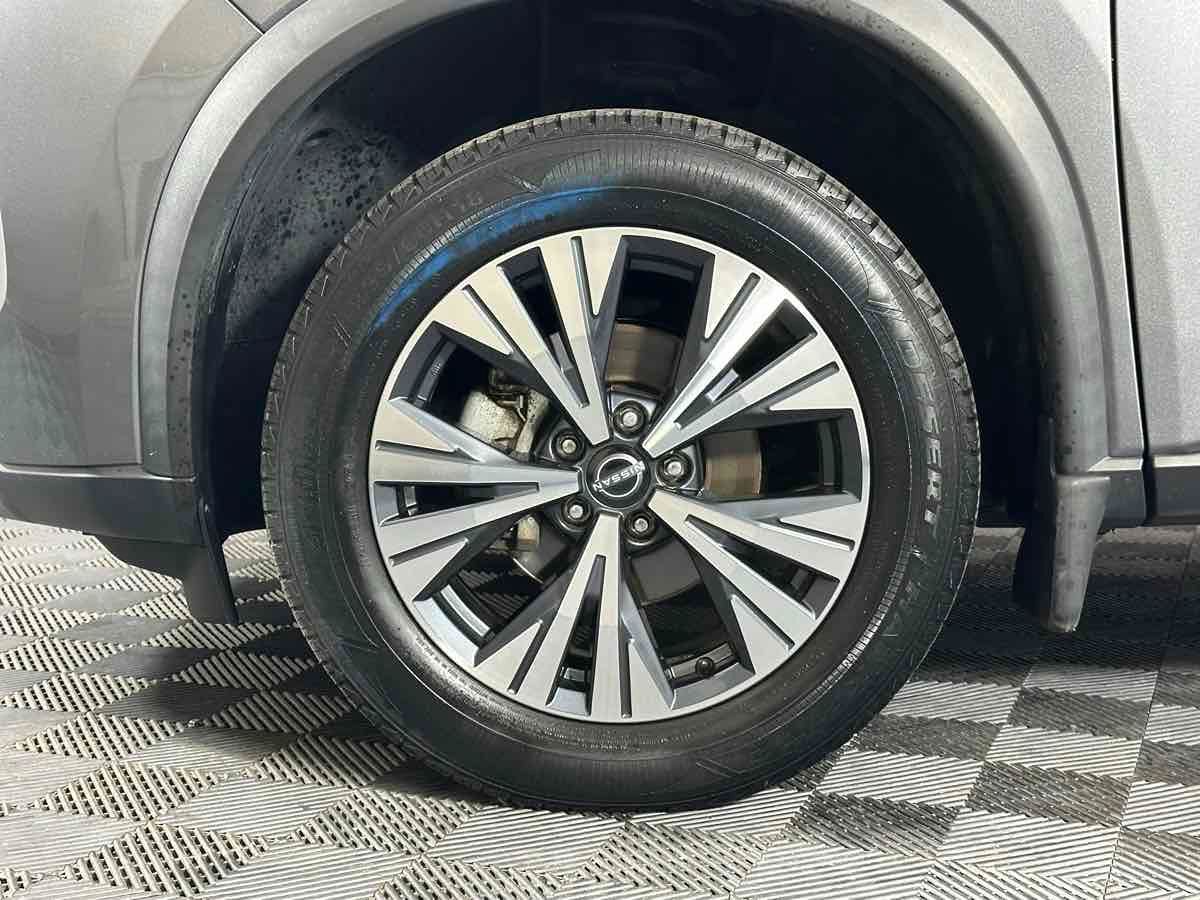 2022 Nissan Rogue SV photo 12