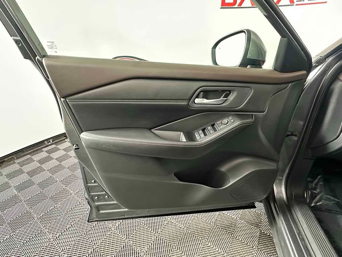 2022 Nissan Rogue SV photo 13