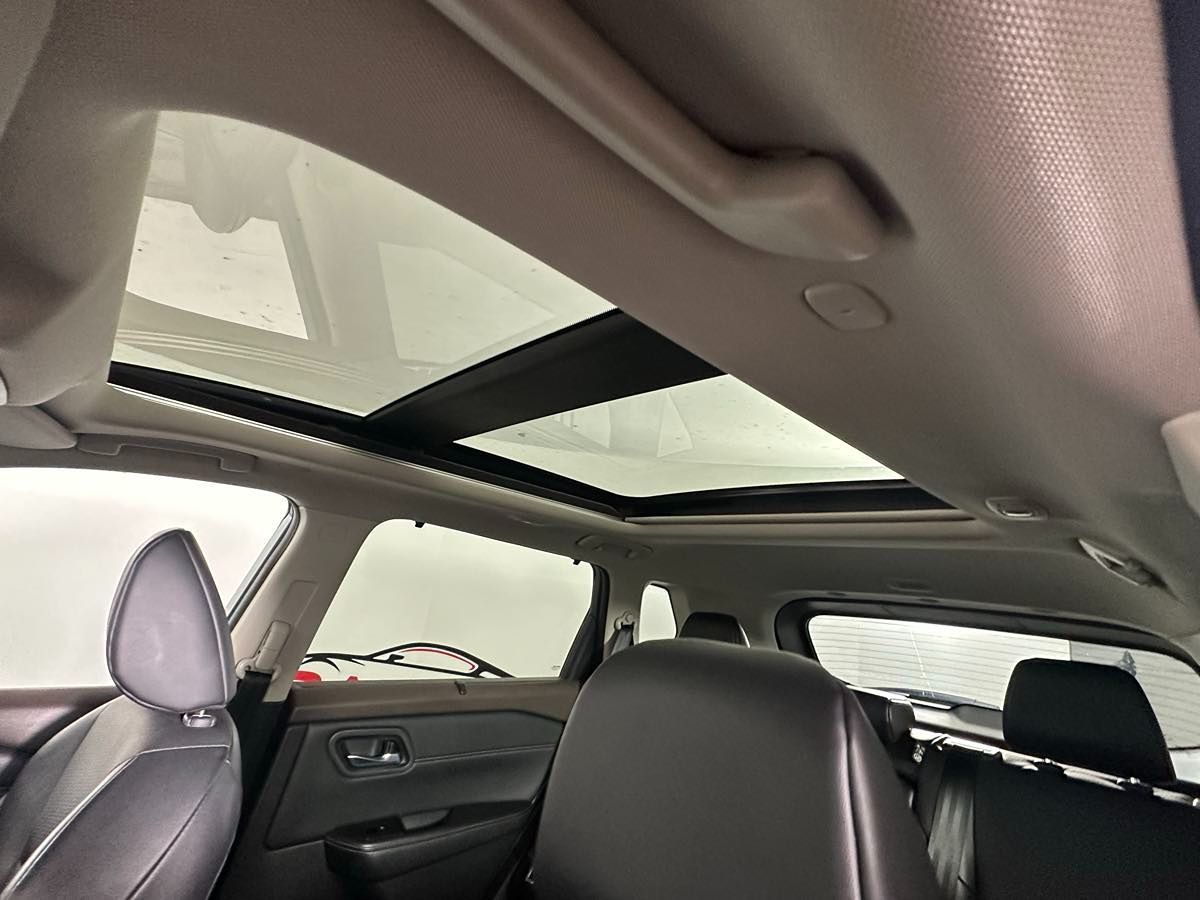 2022 Nissan Rogue SV photo 16
