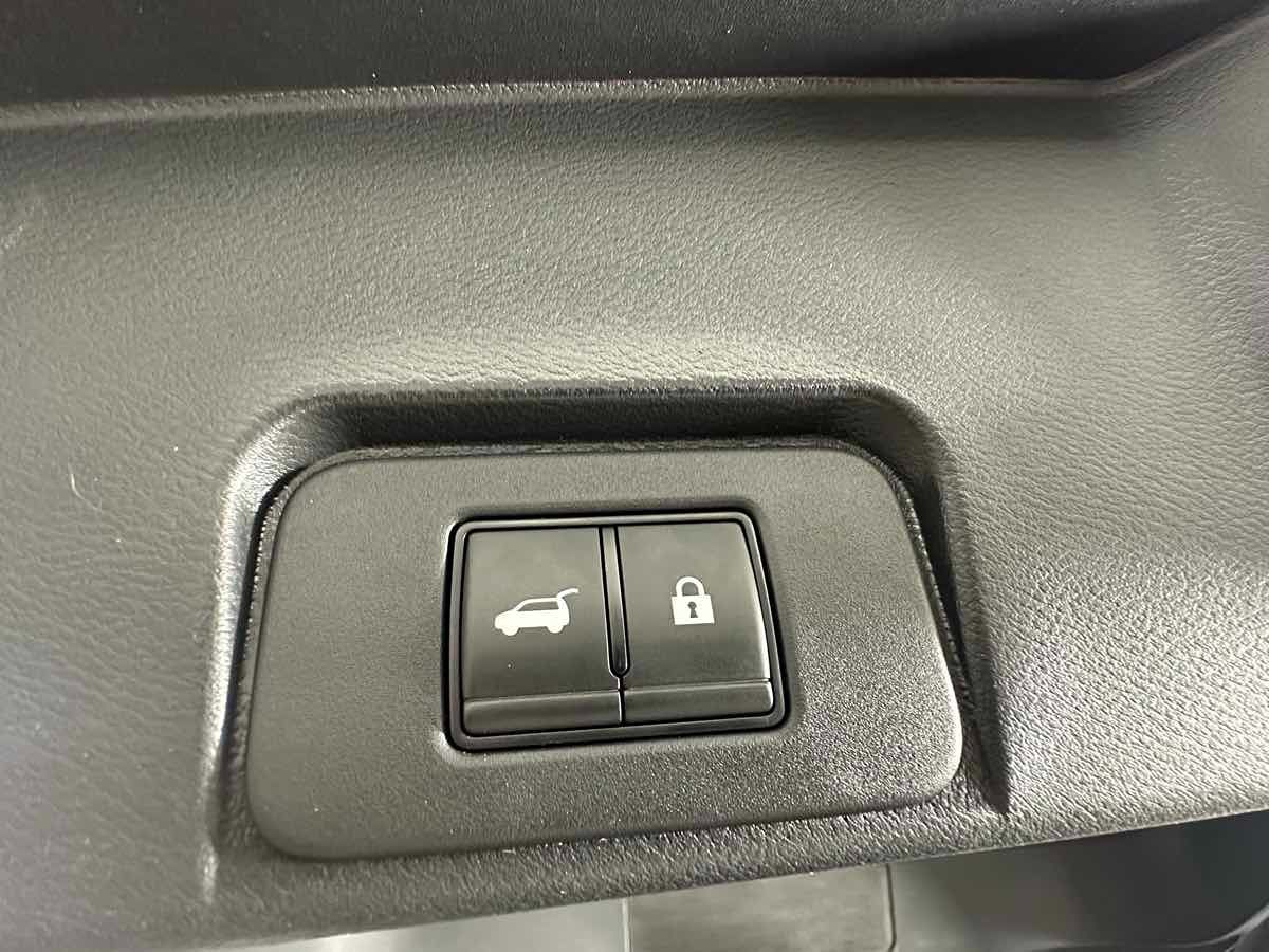 2022 Nissan Rogue SV photo 21