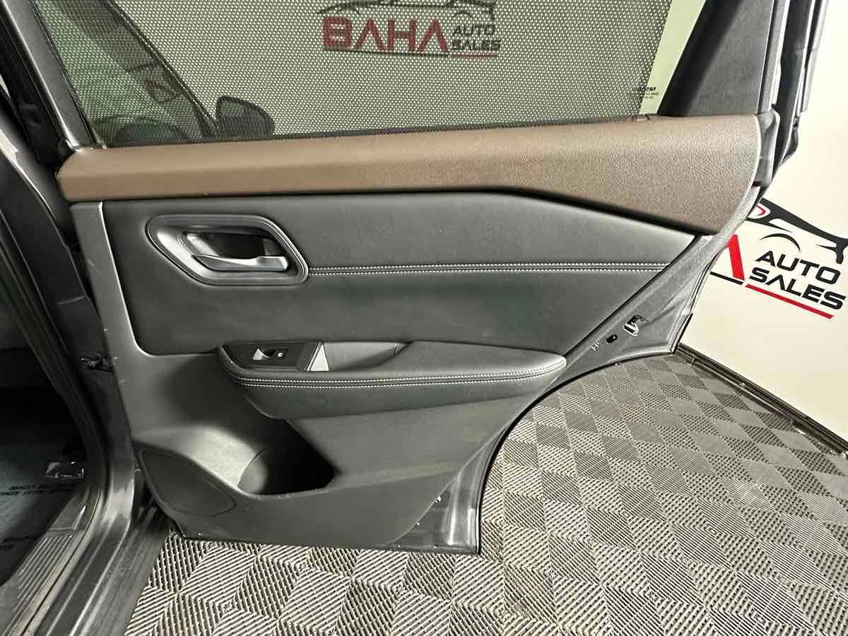 2022 Nissan Rogue SV photo 22