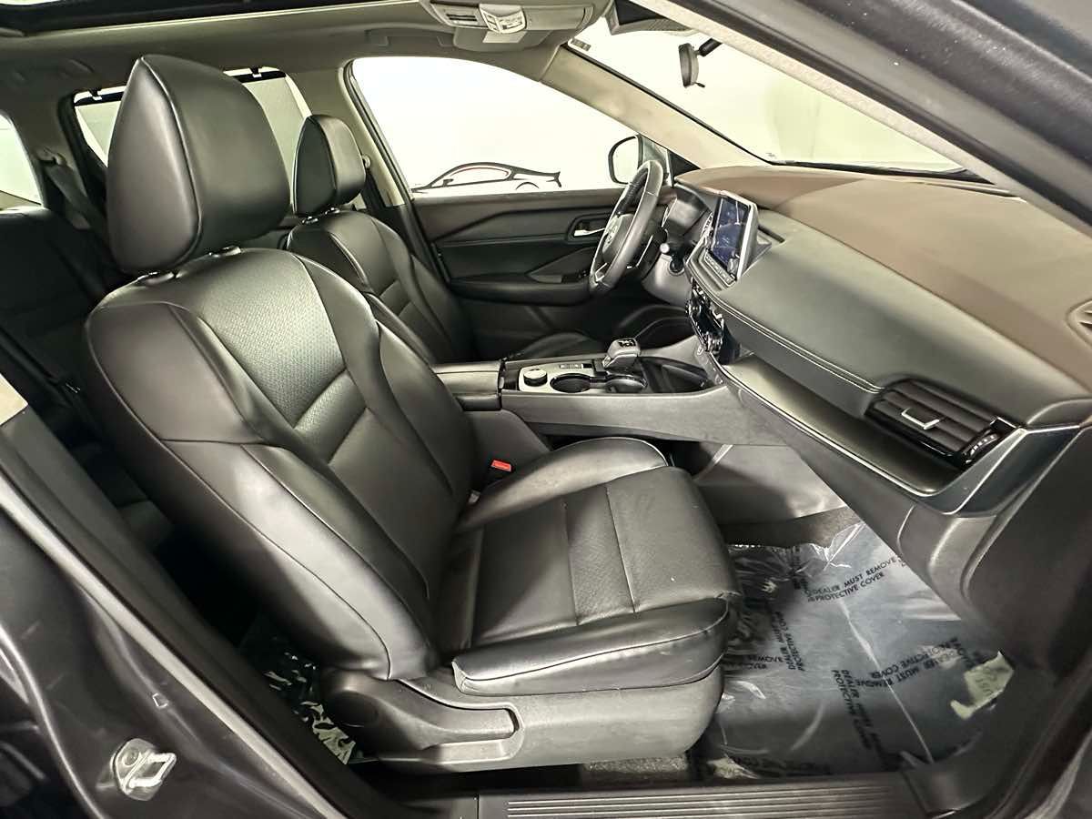 2022 Nissan Rogue SV photo 27