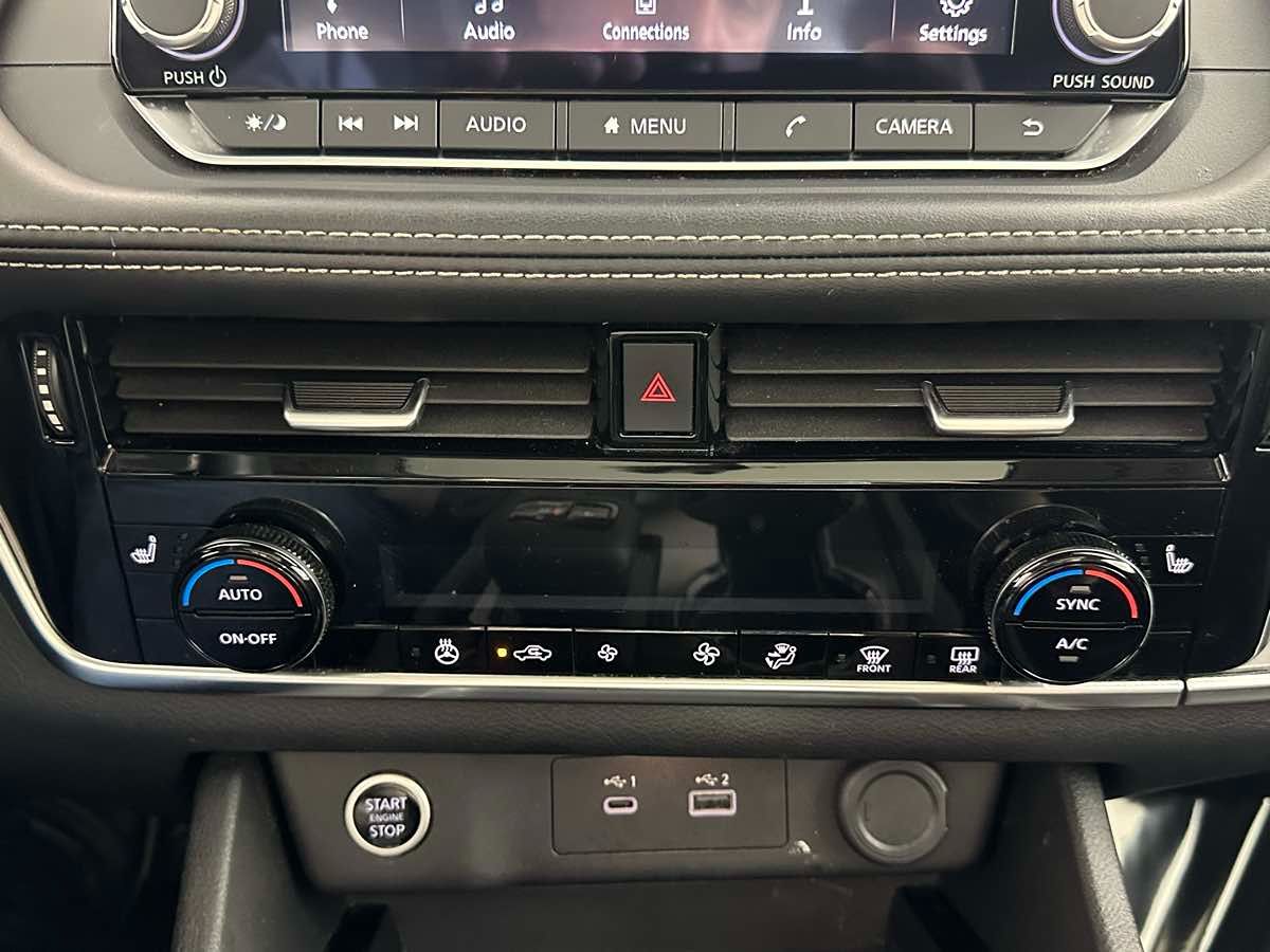 2022 Nissan Rogue SV photo 35