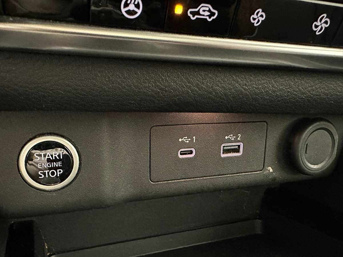2022 Nissan Rogue SV photo 36