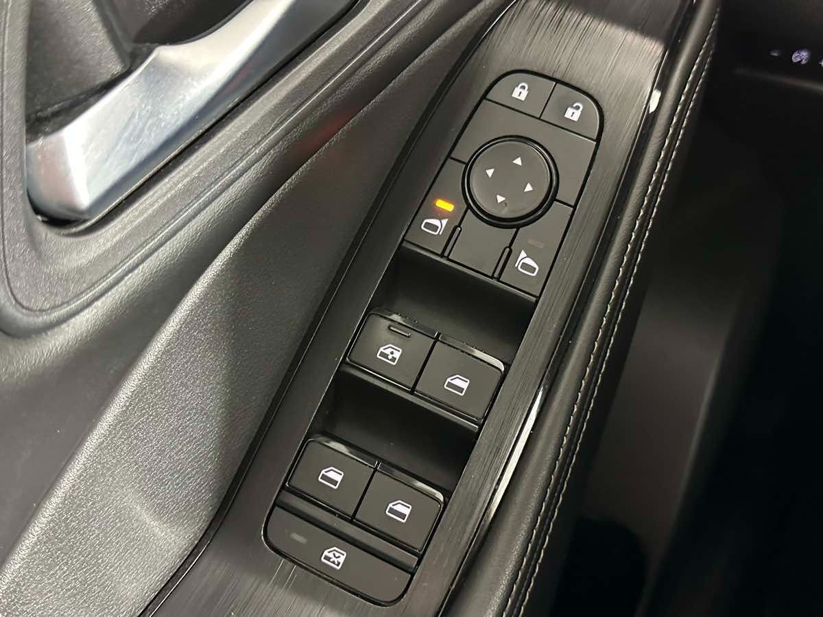 2022 Nissan Rogue SV photo 41