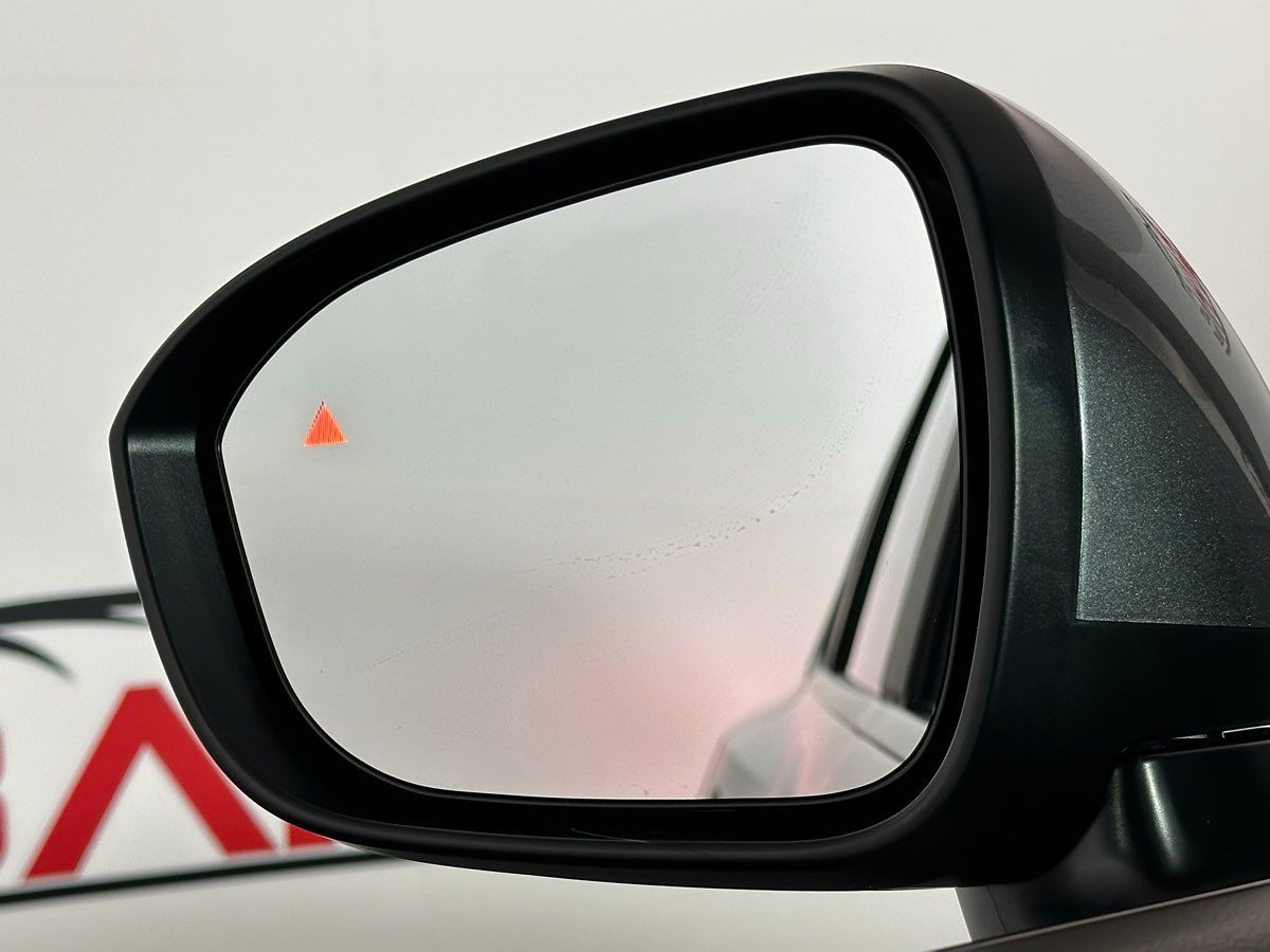 2022 Nissan Rogue SV photo 42