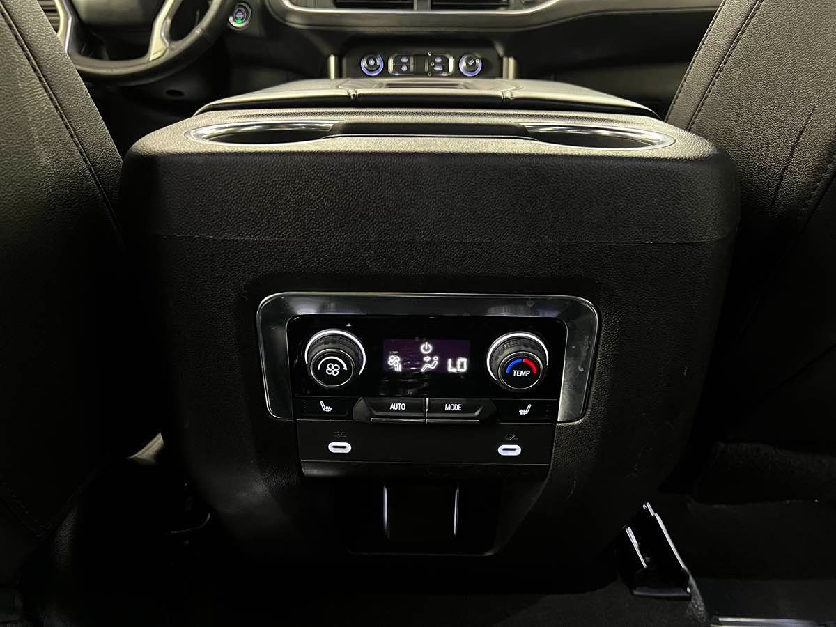 2022 Chevrolet Tahoe Z71 photo 25