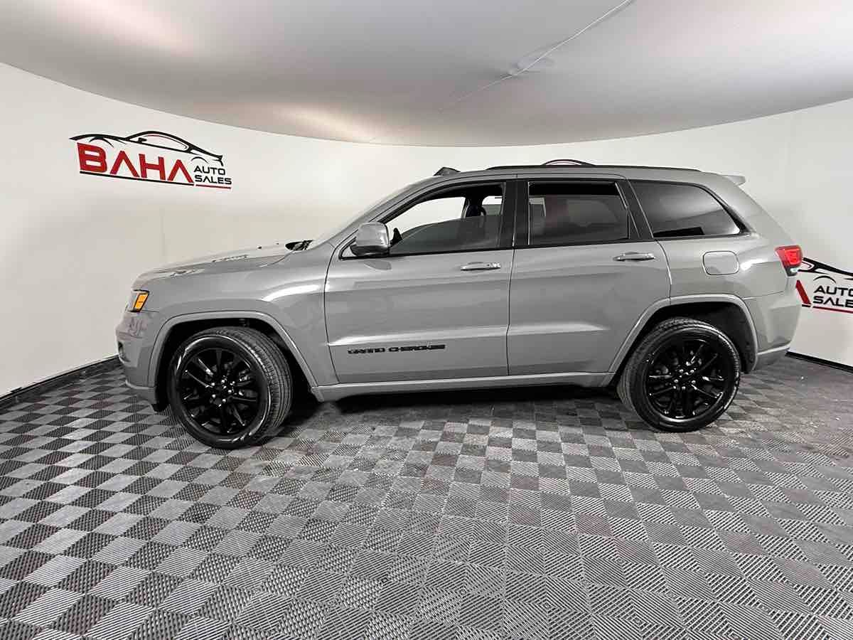 2020 Jeep Grand Cherokee Altitude photo 3