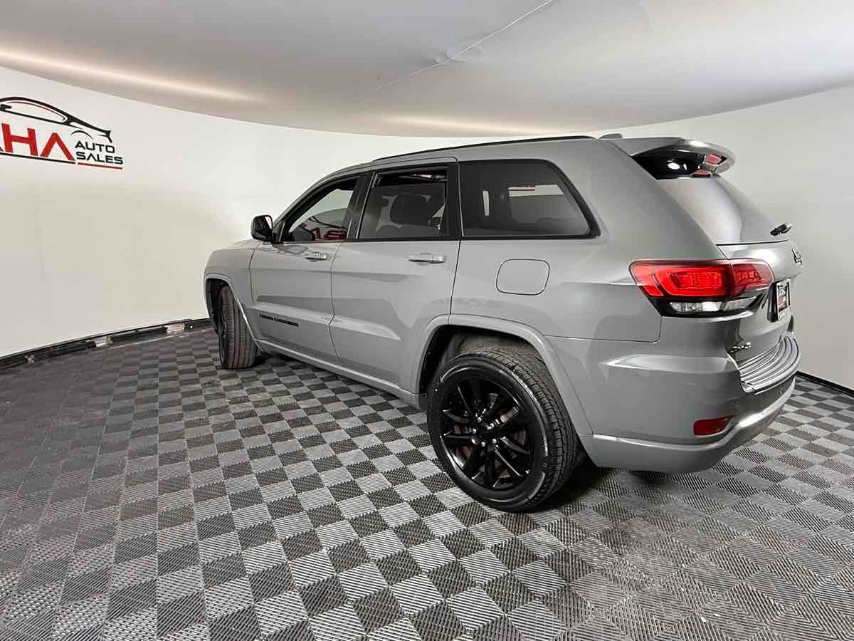 2020 Jeep Grand Cherokee Altitude photo 4