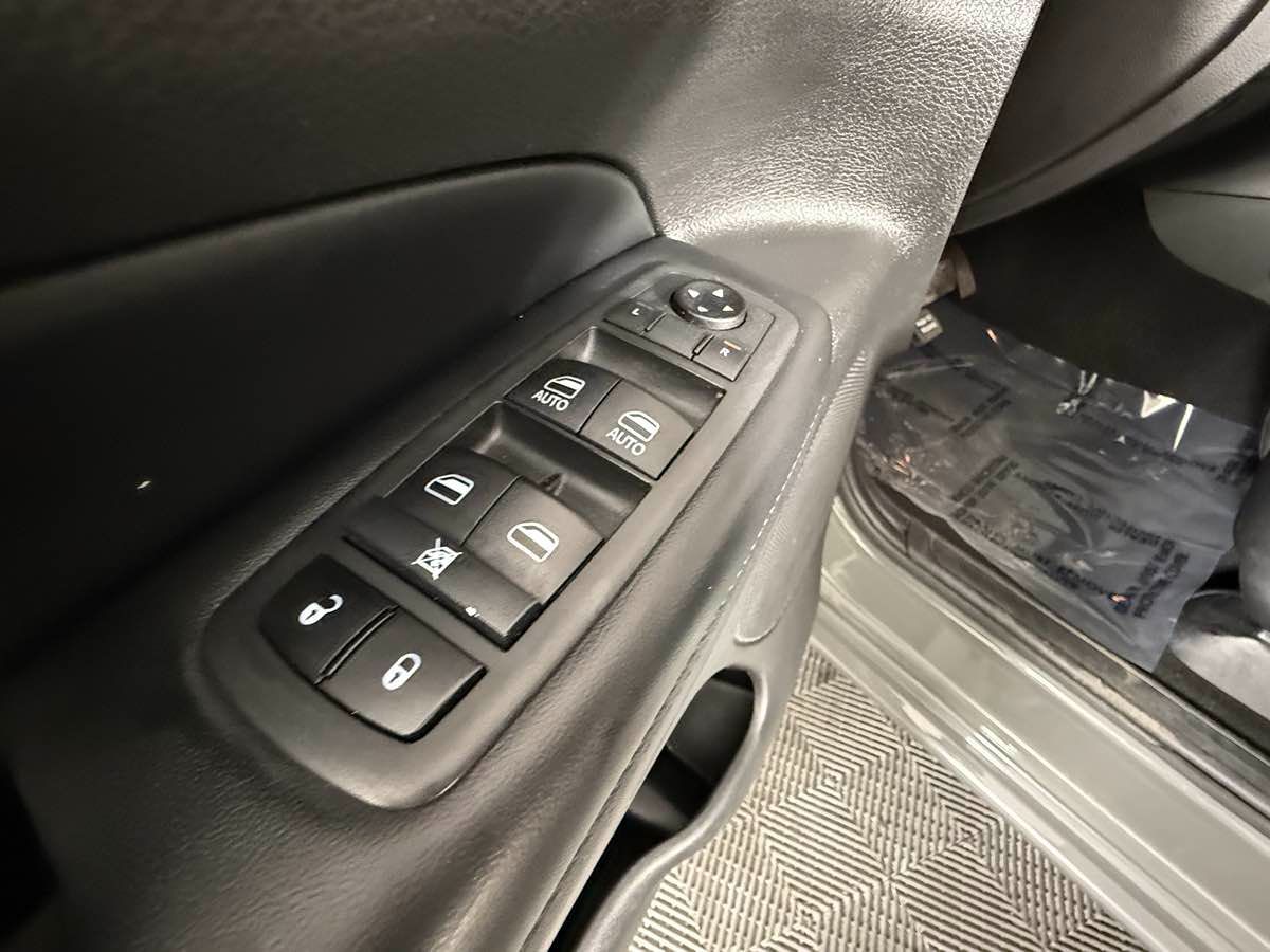 2020 Jeep Grand Cherokee Altitude photo 11