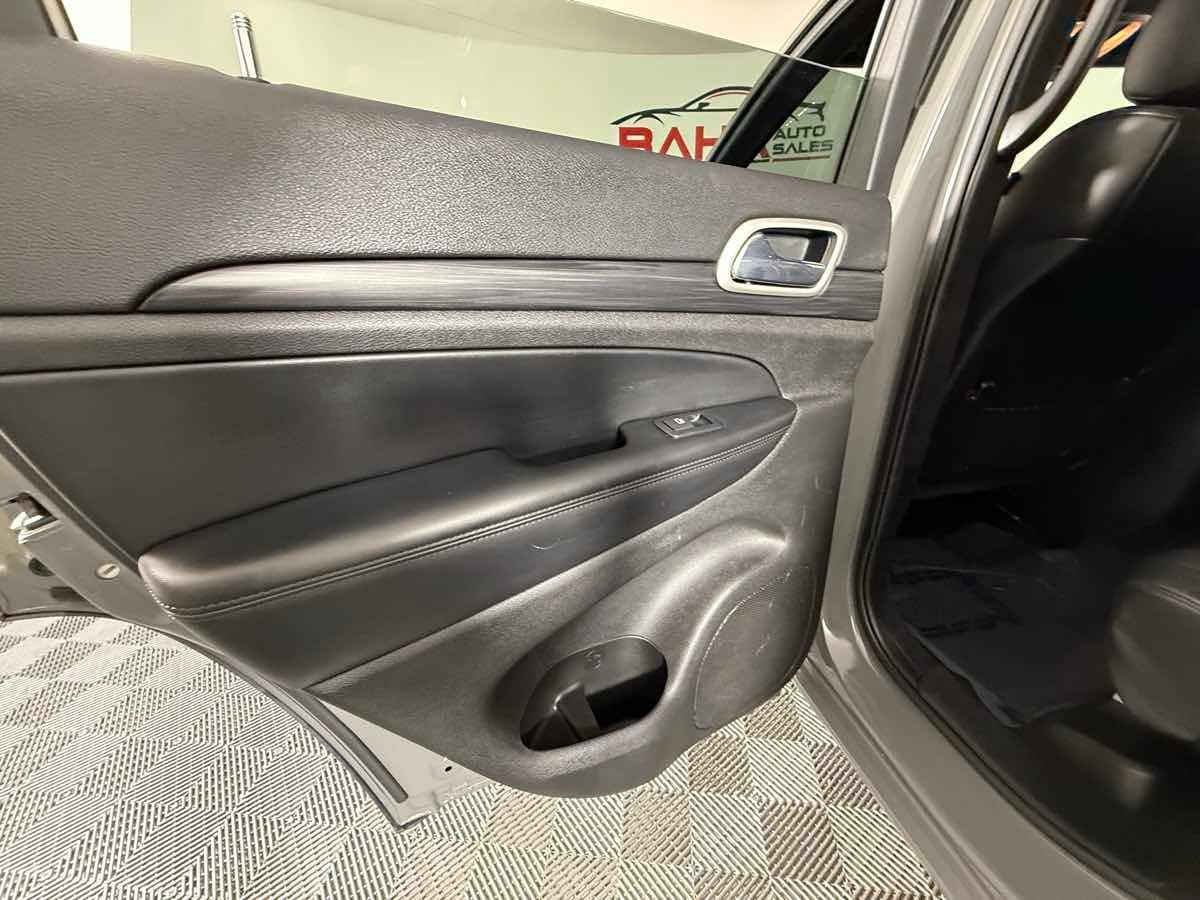 2020 Jeep Grand Cherokee Altitude photo 21