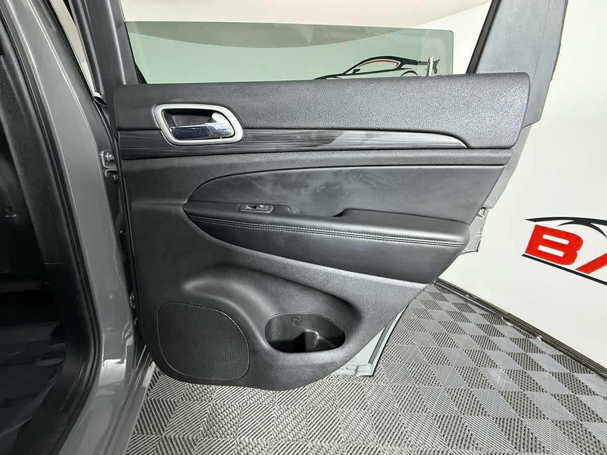 2020 Jeep Grand Cherokee Altitude photo 27
