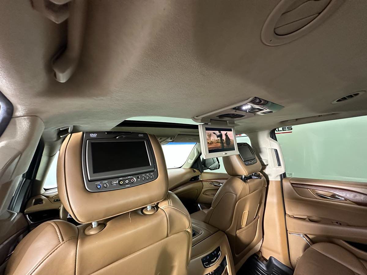 2015 Cadillac Escalade Platinum photo 18