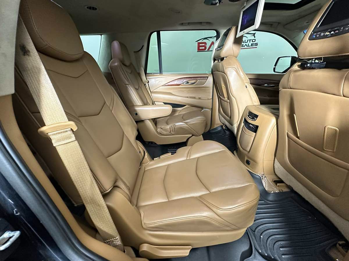 2015 Cadillac Escalade Platinum photo 23