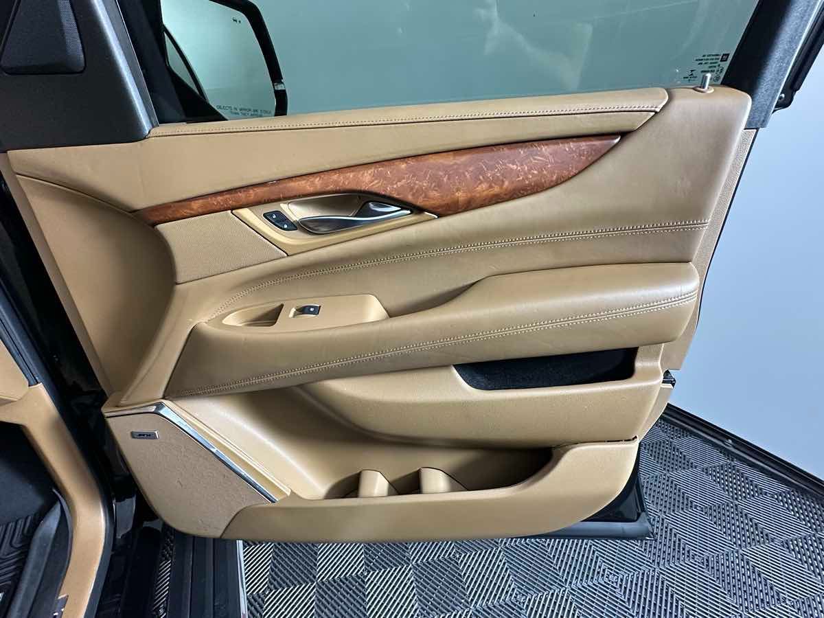 2015 Cadillac Escalade Platinum photo 12
