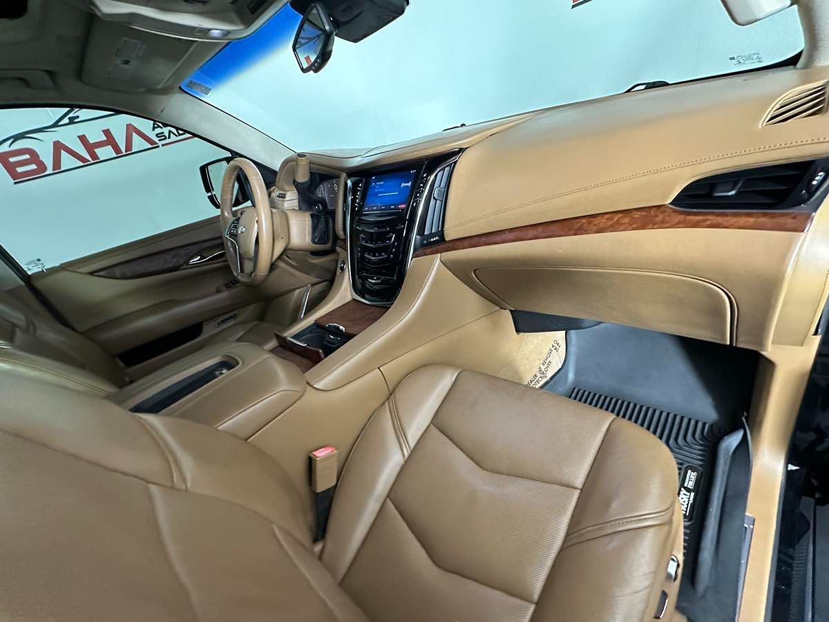 2015 Cadillac Escalade Platinum photo 24
