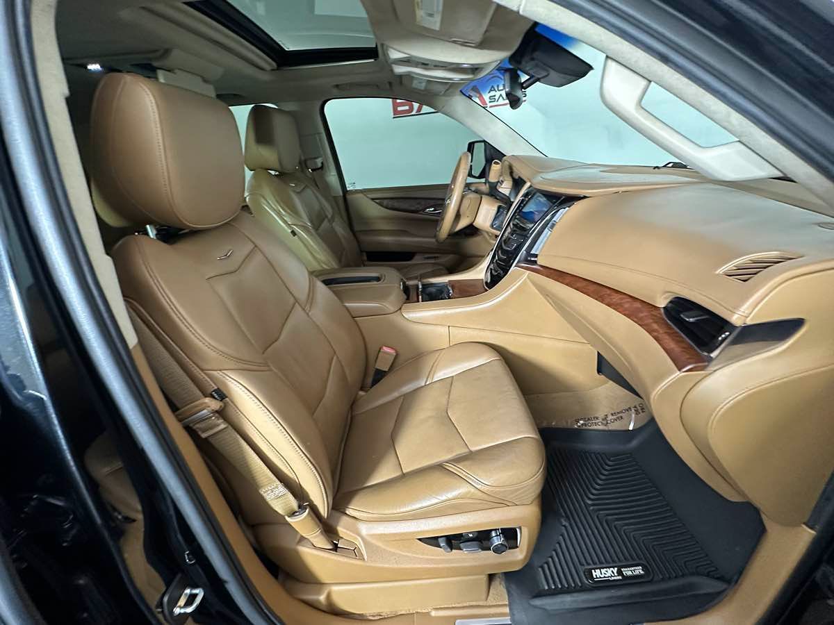 2015 Cadillac Escalade Platinum photo 25