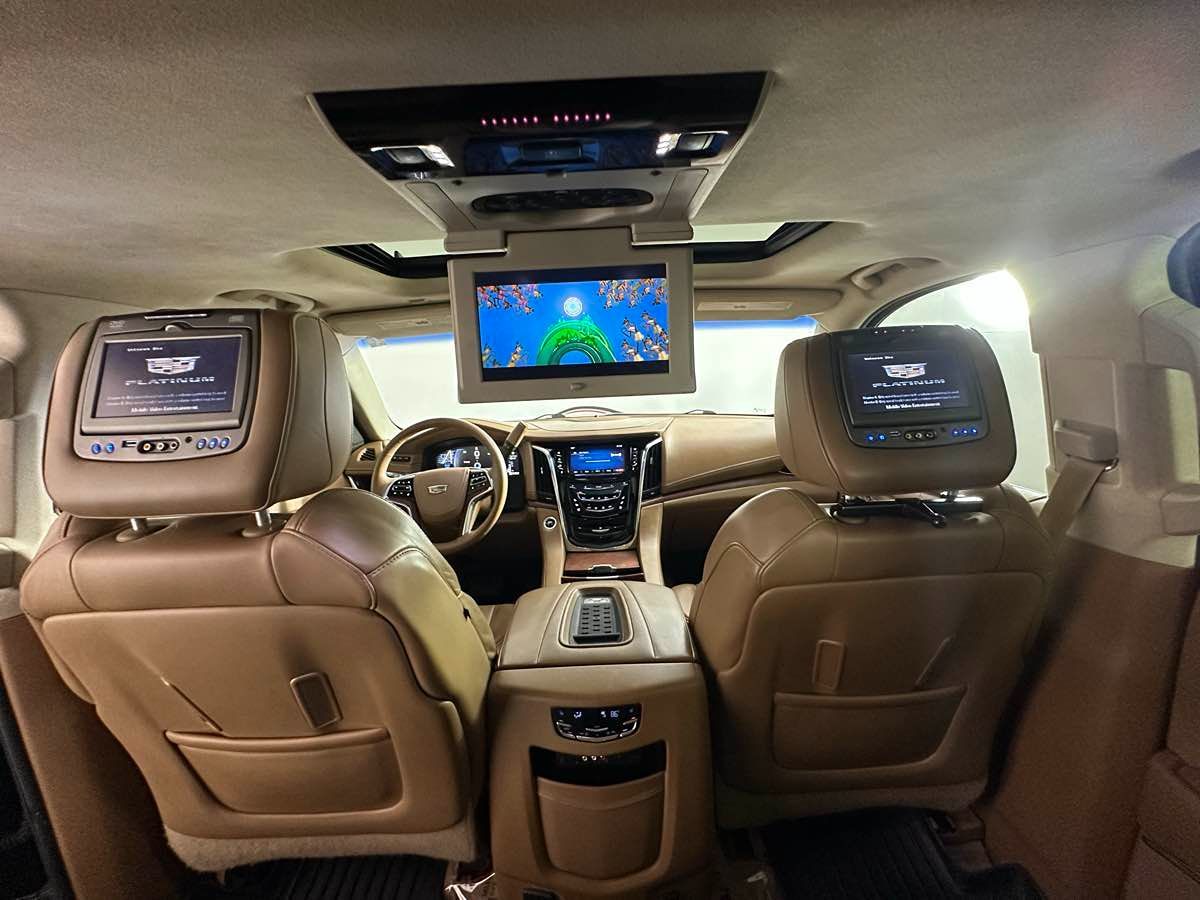 2015 Cadillac Escalade Platinum photo 26