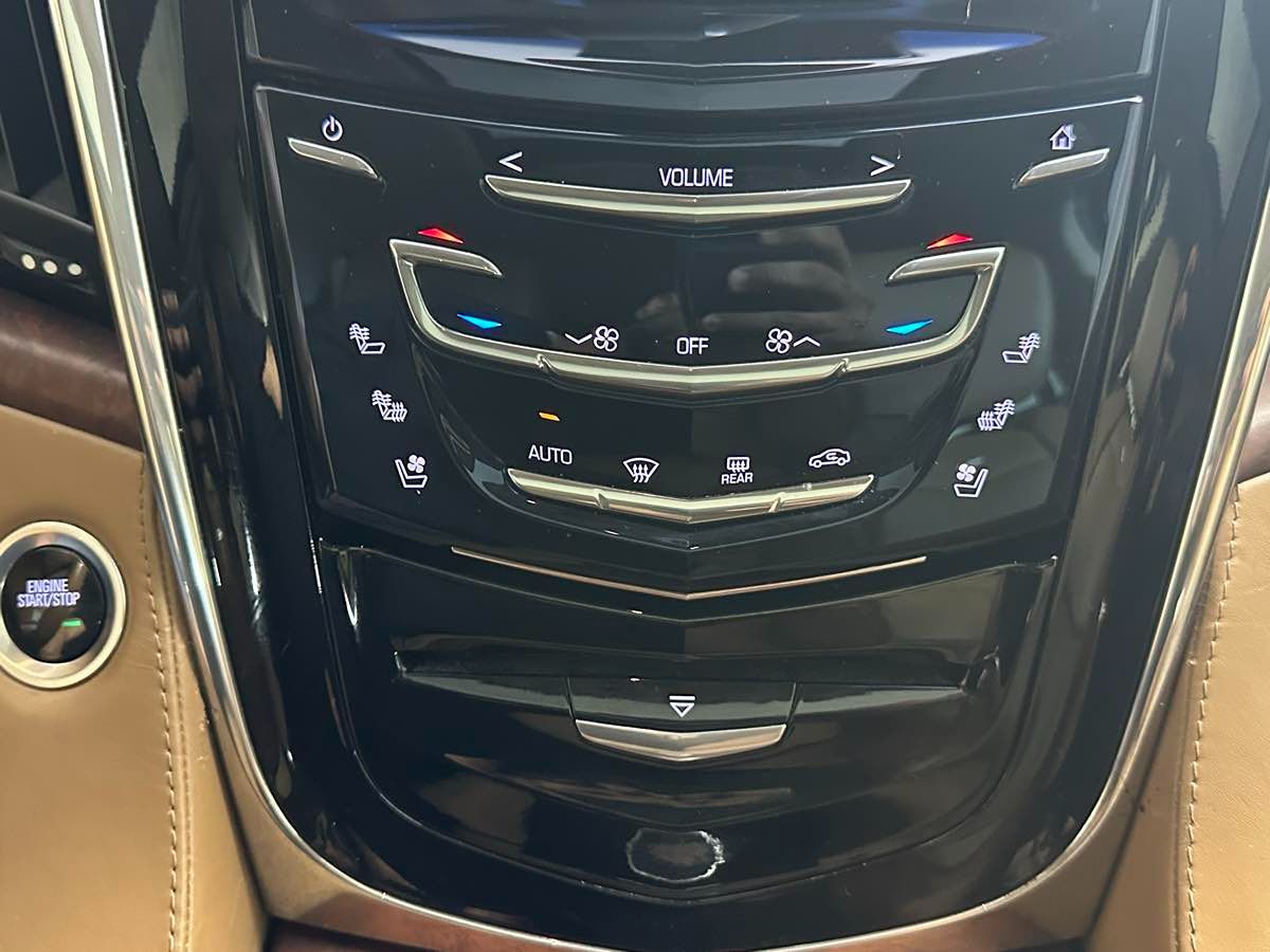 2015 Cadillac Escalade Platinum photo 33