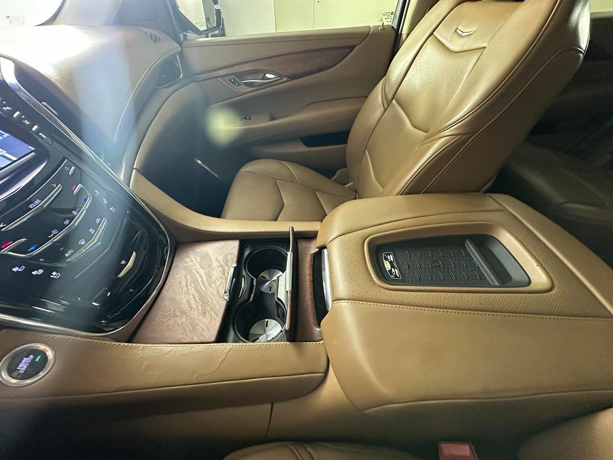 2015 Cadillac Escalade Platinum photo 35