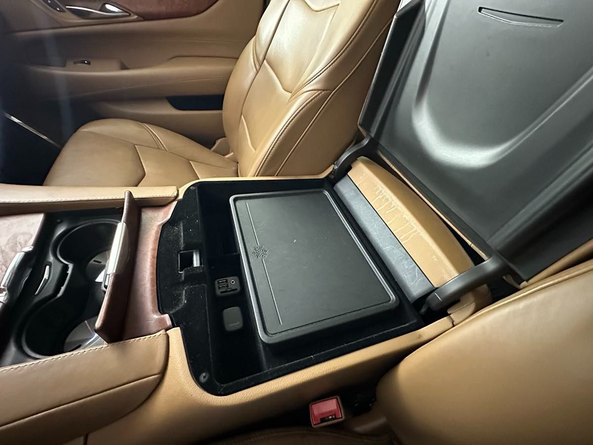 2015 Cadillac Escalade Platinum photo 36