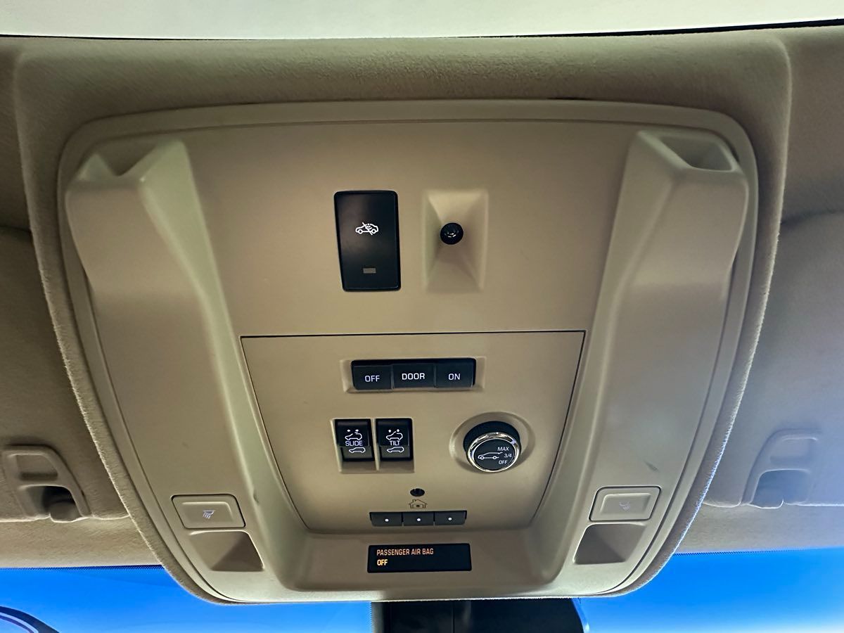 2015 Cadillac Escalade Platinum photo 37