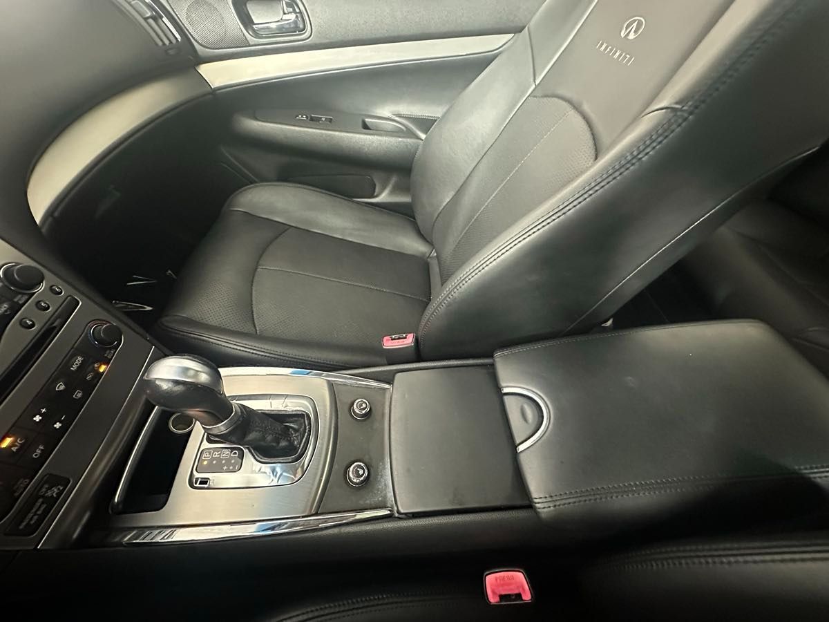 2010 Infiniti G37 Journey photo 18