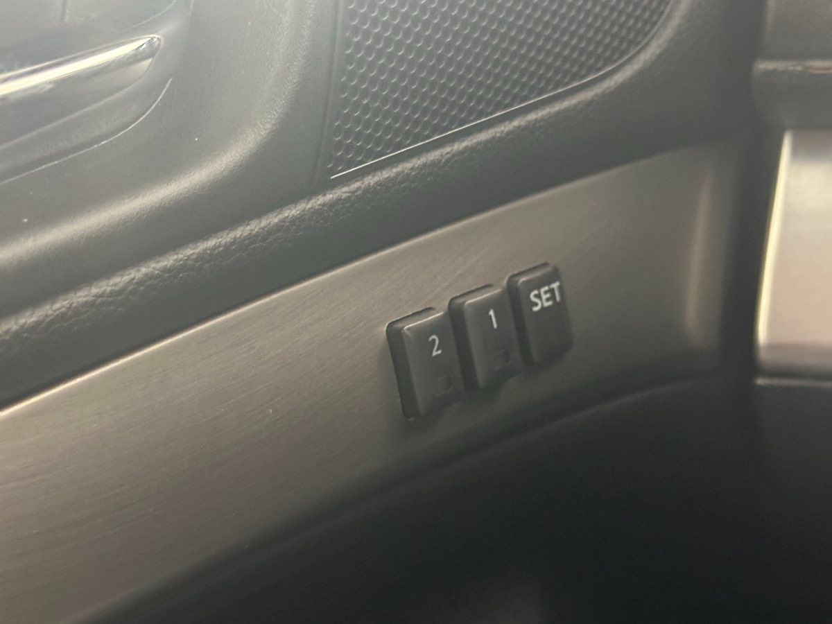2010 Infiniti G37 Journey photo 20