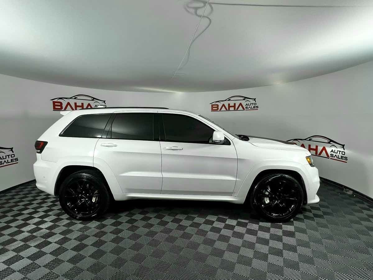 2017 Jeep Grand Cherokee SRT8 photo 2