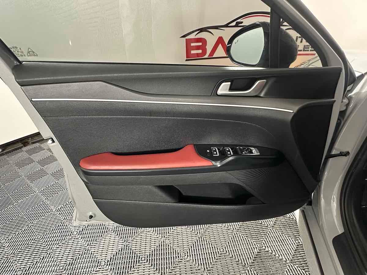 2021 Kia K5 GT-Line photo 13