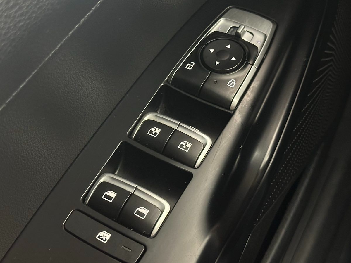 2021 Kia K5 GT-Line photo 40