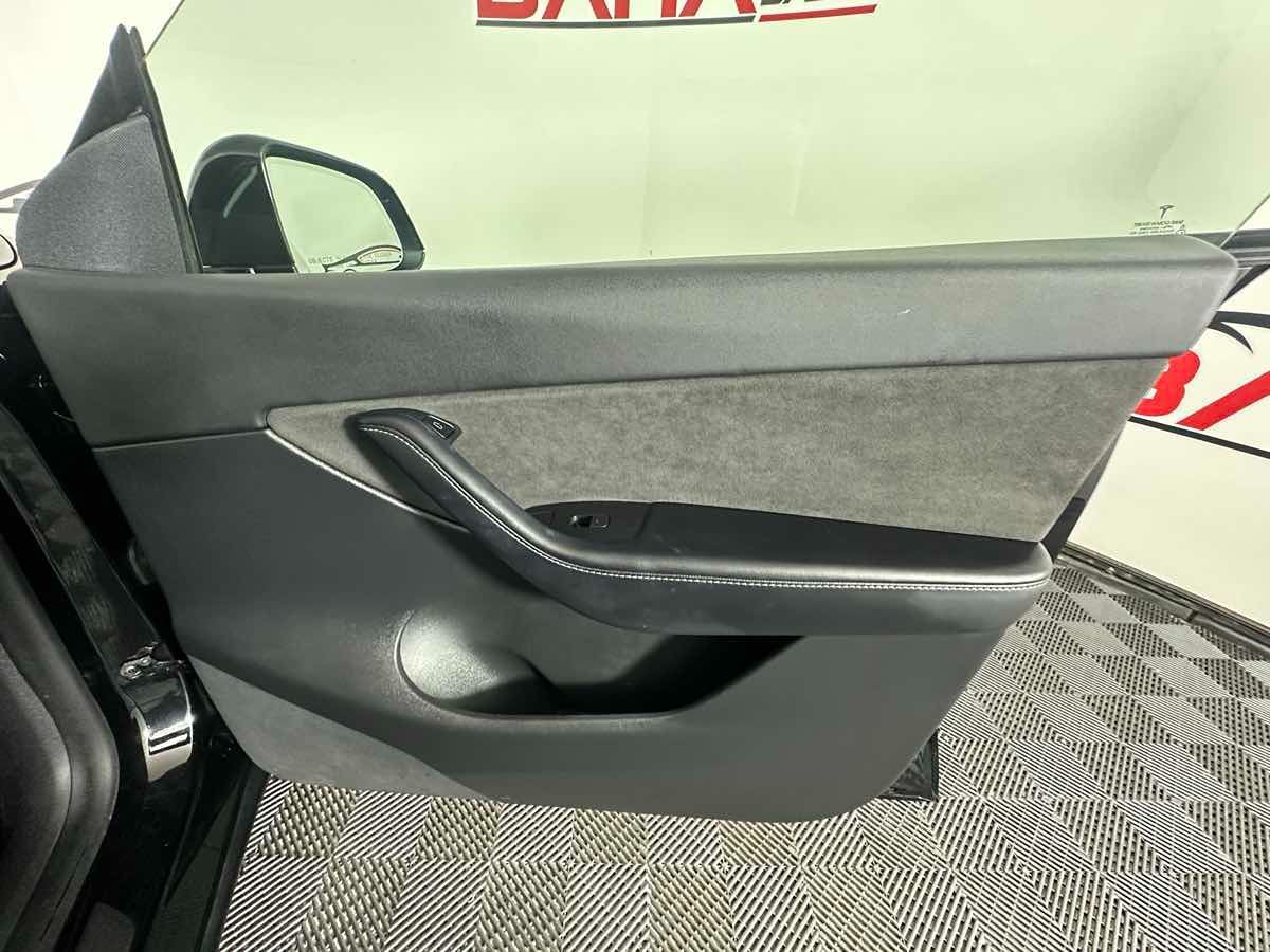 2022 Tesla Model Y Long Range photo 17