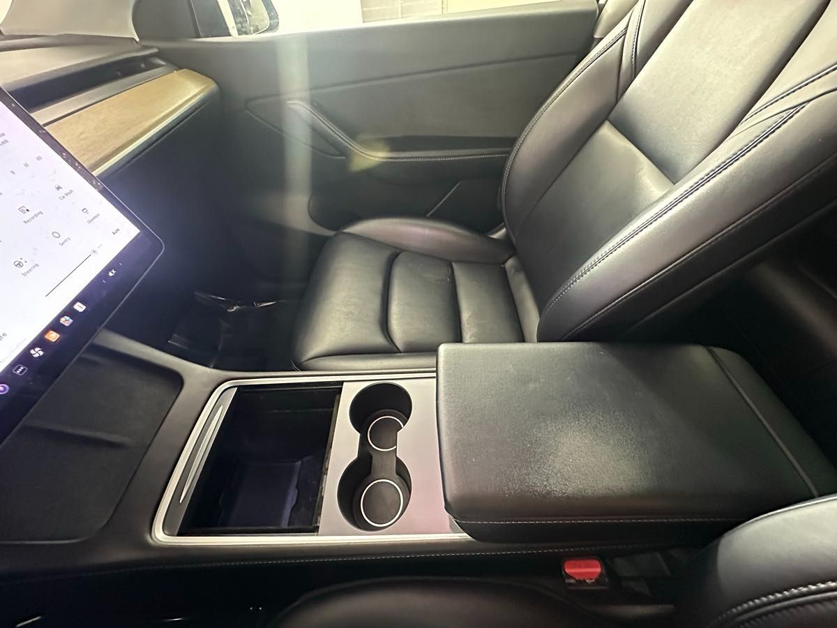 2022 Tesla Model Y Long Range photo 27