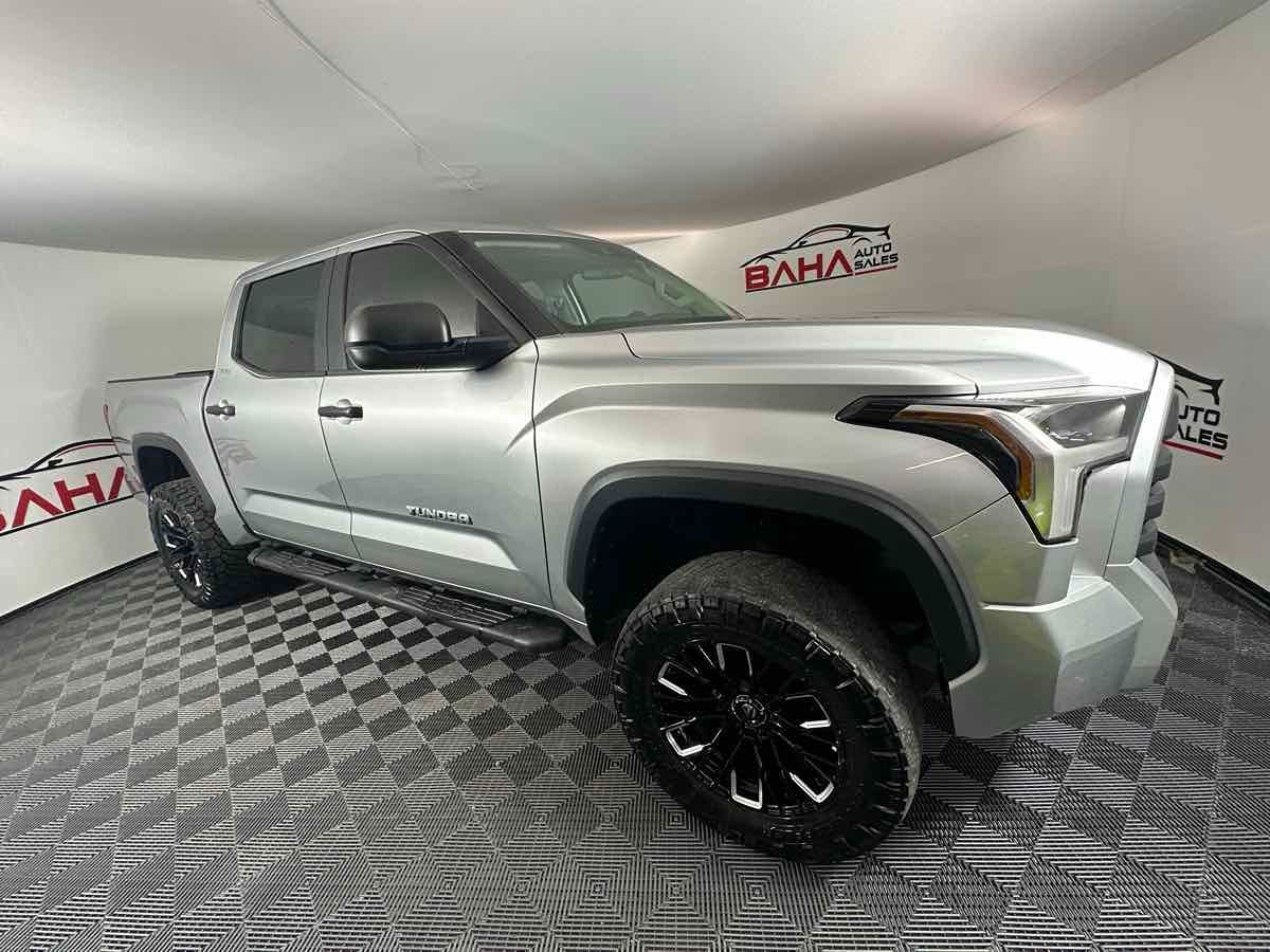 2024 Toyota Tundra SR5 CrewMax photo 9