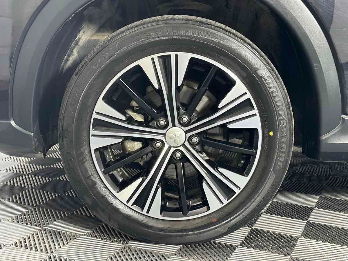 2019 Mitsubishi Eclipse Cross SE photo 10