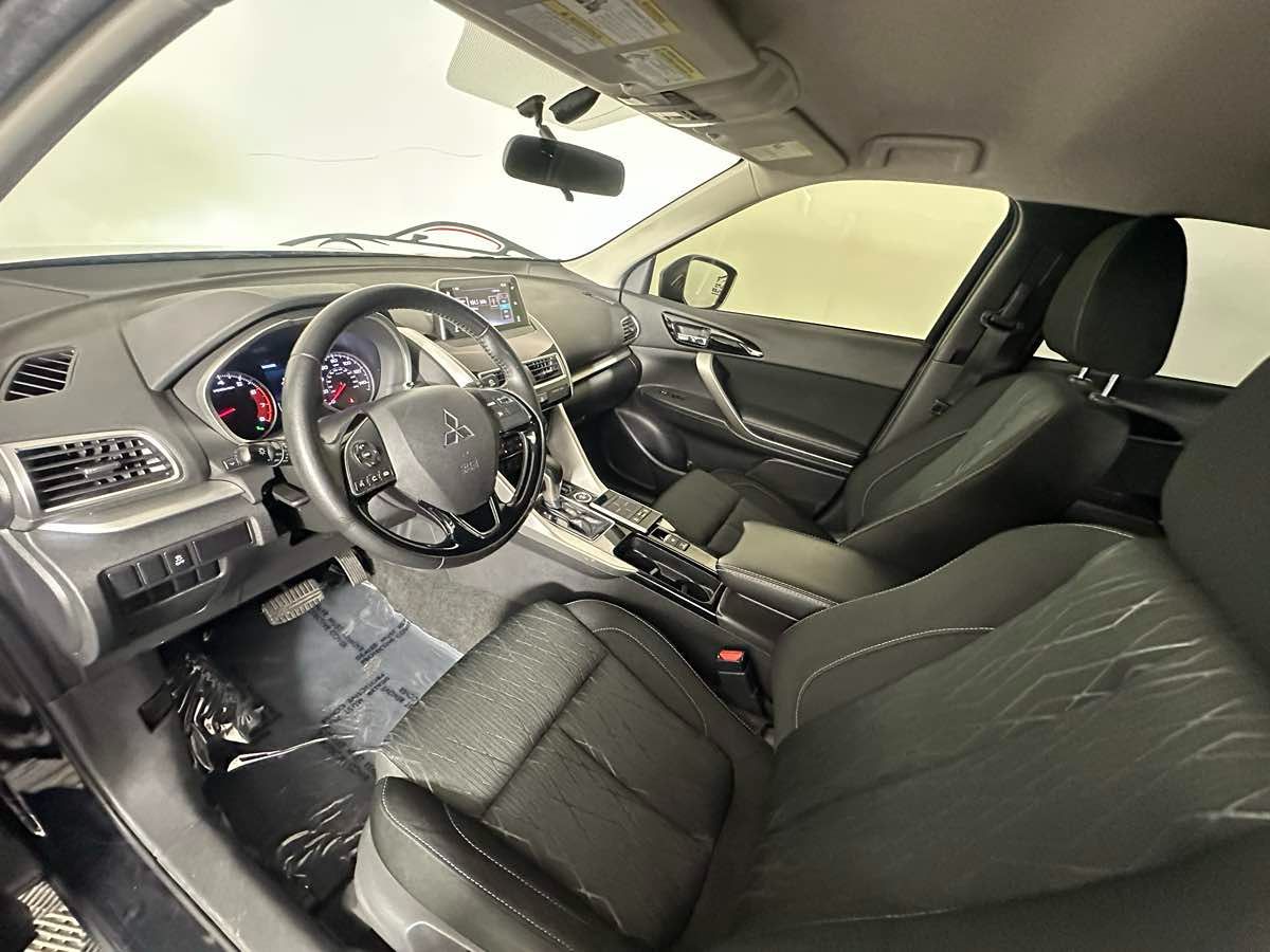 2019 Mitsubishi Eclipse Cross SE photo 12