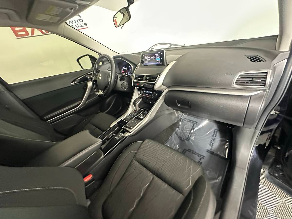 2019 Mitsubishi Eclipse Cross SE photo 16