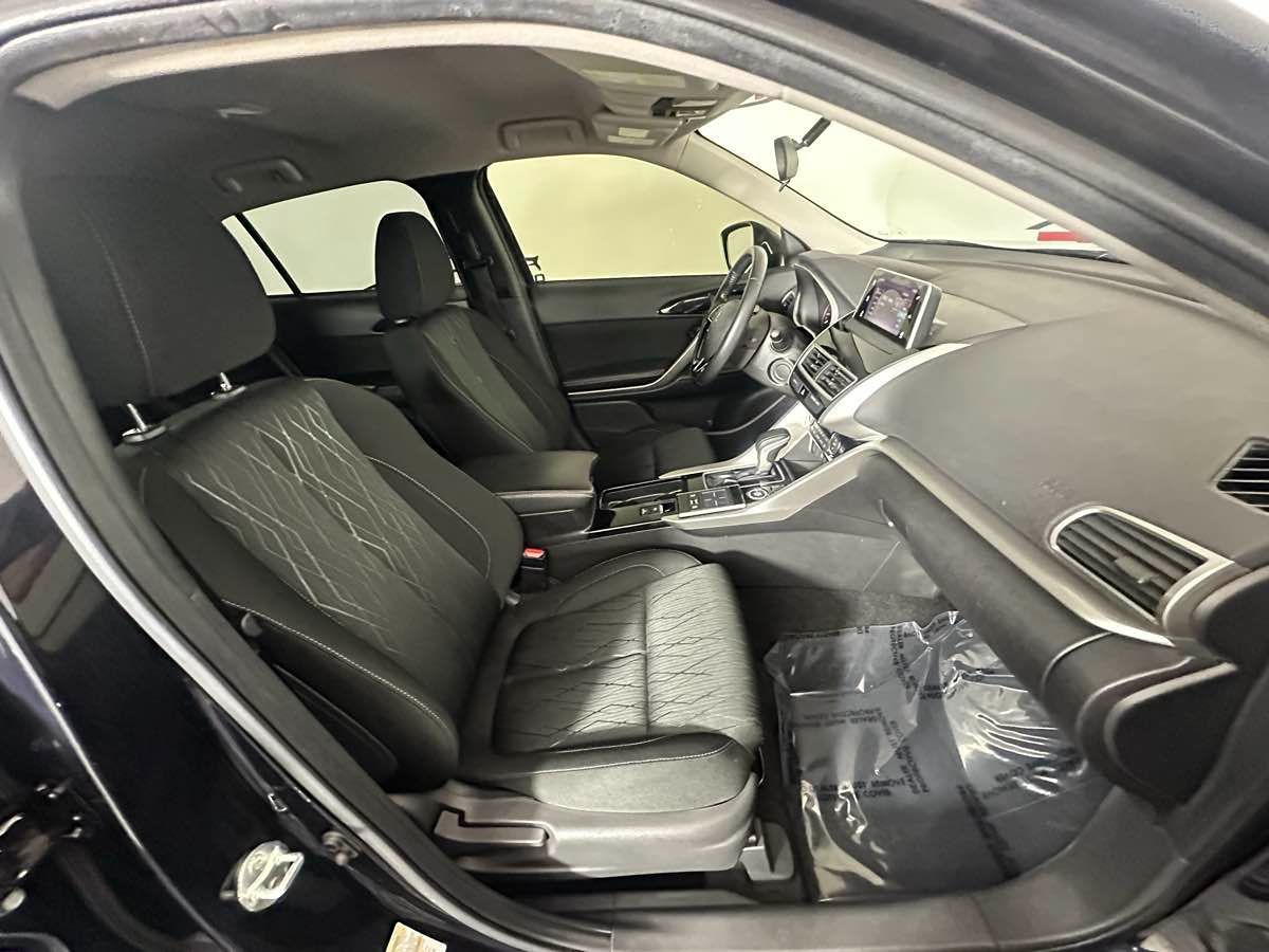 2019 Mitsubishi Eclipse Cross SE photo 17