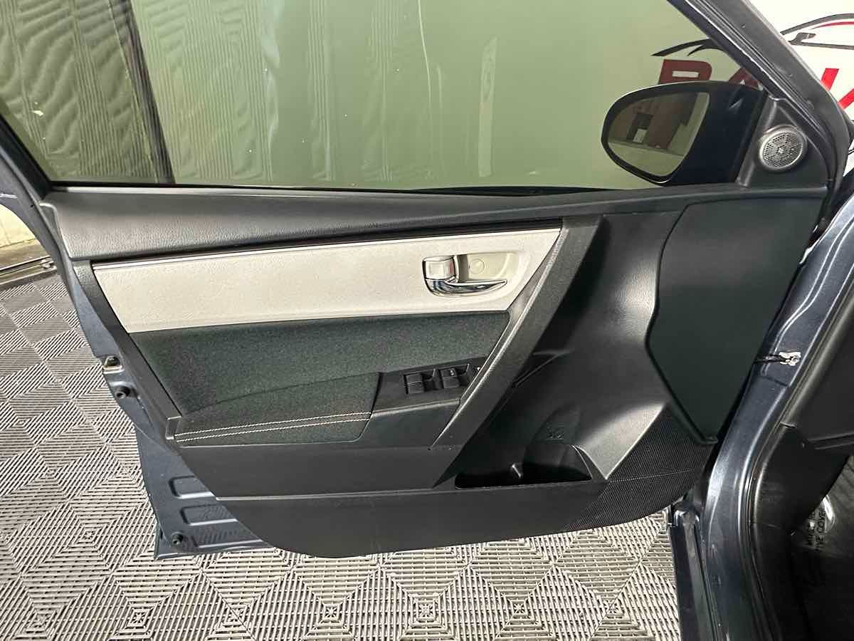 2017 Toyota Corolla XLE XSE Special Edition photo 9