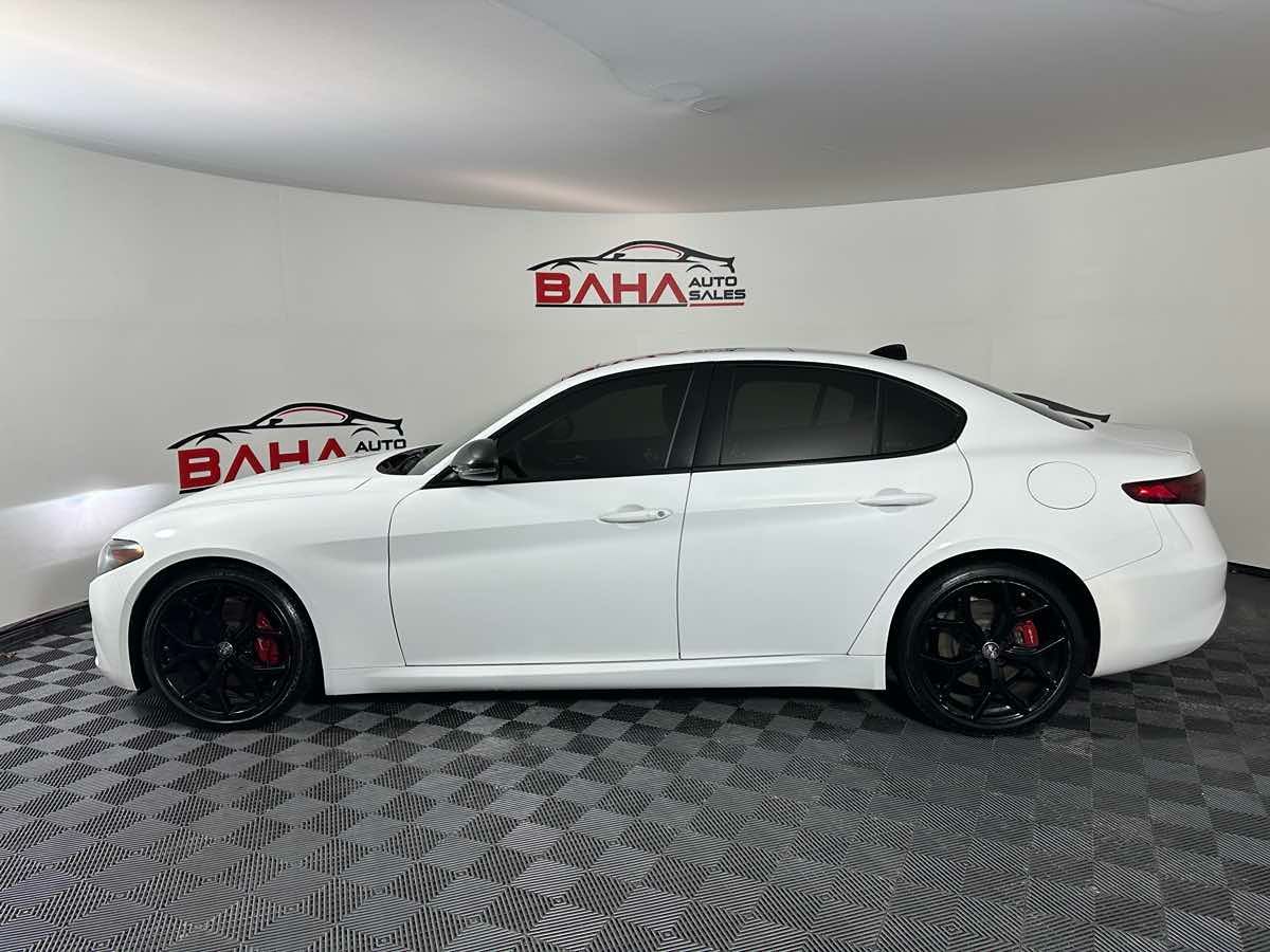2020 Alfa Romeo Giulia photo 3
