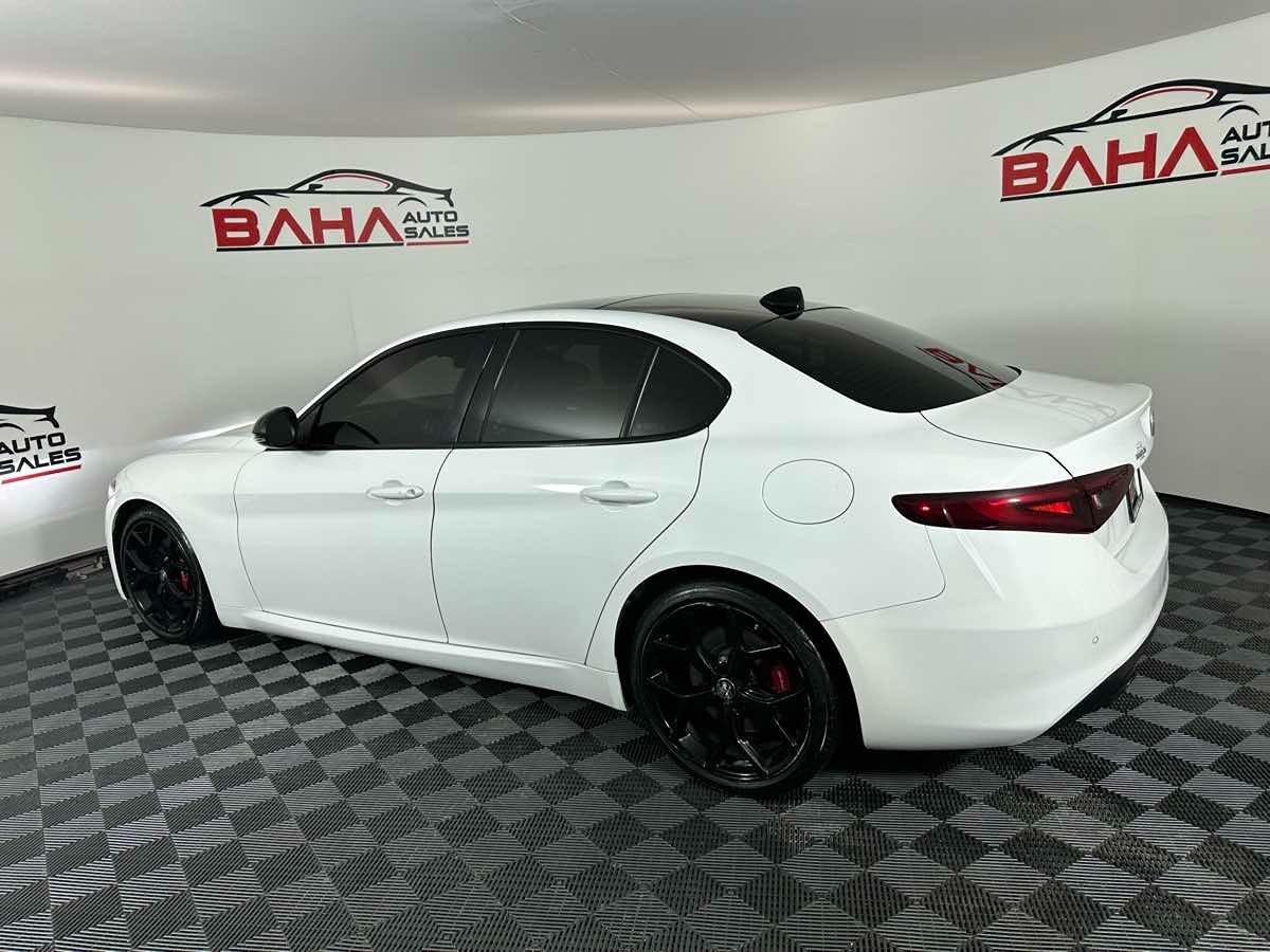 2020 Alfa Romeo Giulia photo 4