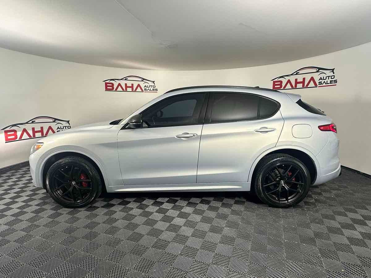 2020 Alfa Romeo Stelvio Ti Sport photo 2