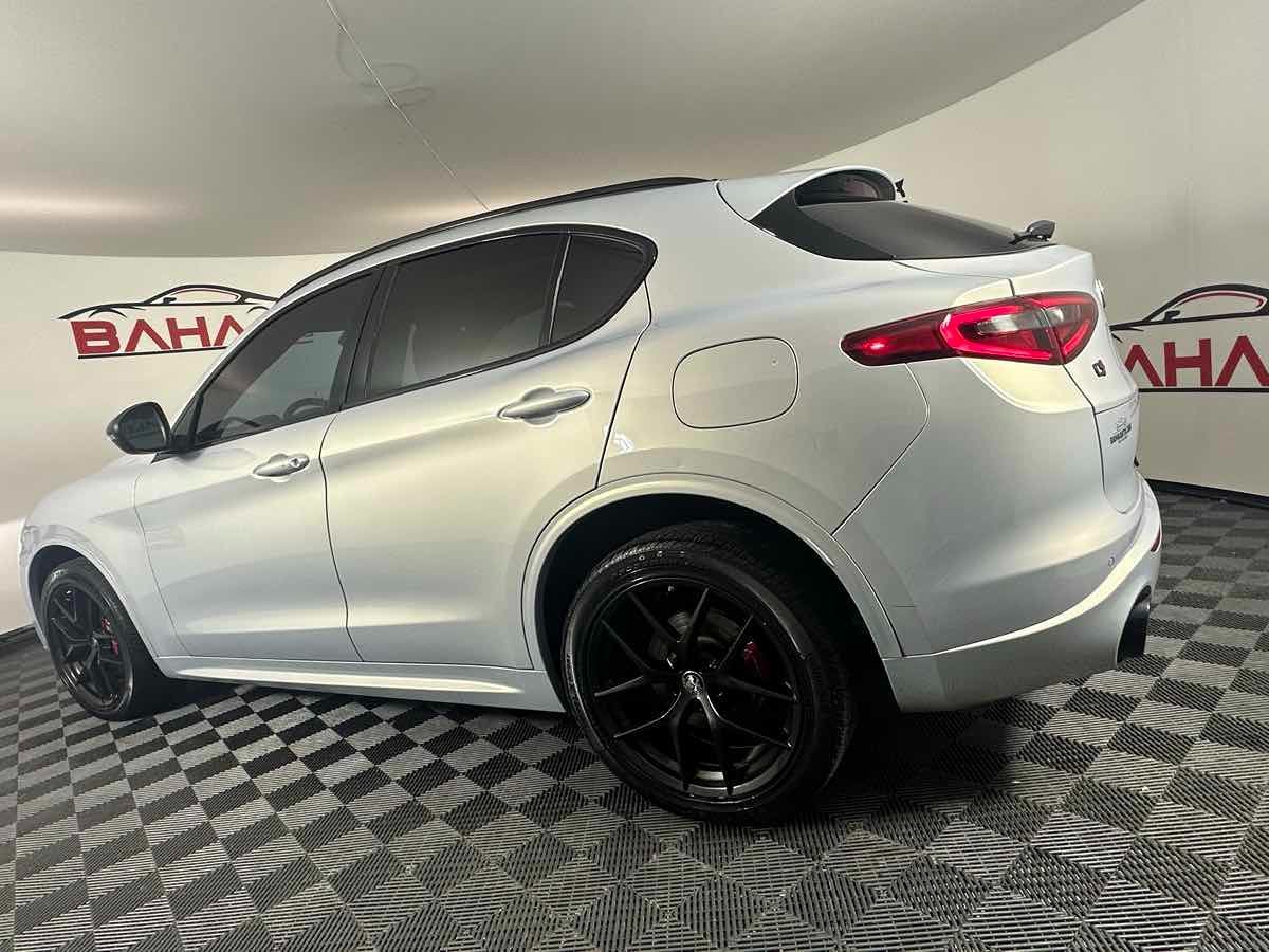 2020 Alfa Romeo Stelvio Ti Sport photo 4